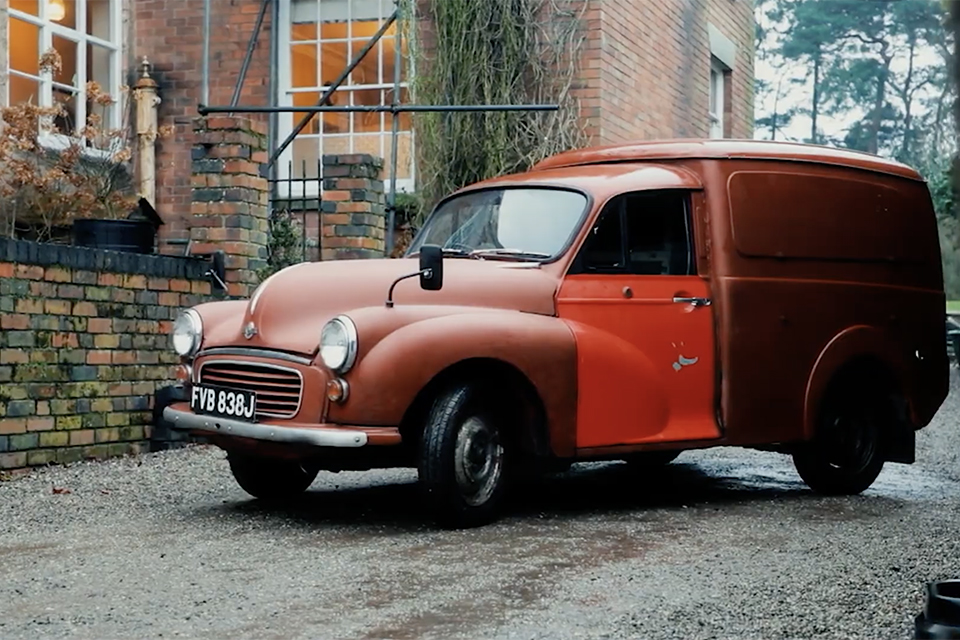 Handmade-Morris-Minor-battery-for-Quest-TV-1